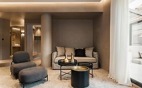*** Boutique Syntagma apartment w/ plunge pool ***